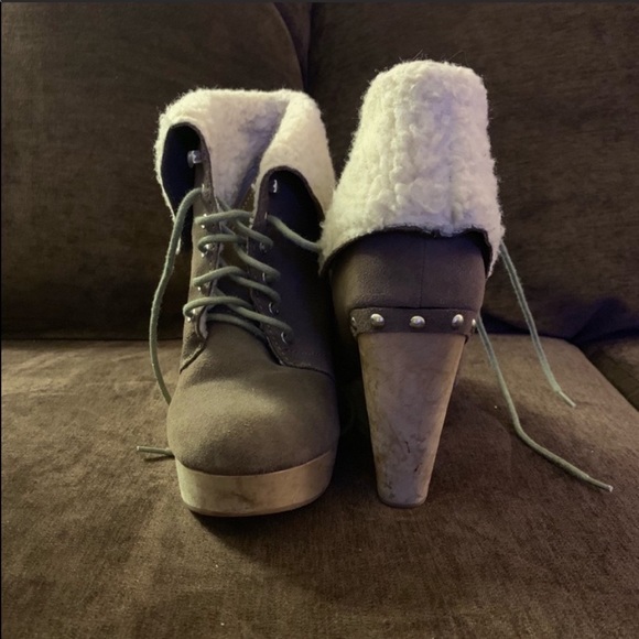 Women's naughty monkey Wedge Bootie. Size 7. - Picture 2 of 7